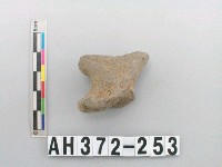 藏品(灰褐色夾砂陶鈕)的圖片